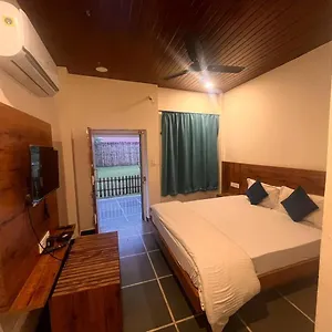 The Offbeat Lounge Hotel