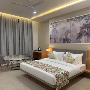 Aura By Arihant Hotel